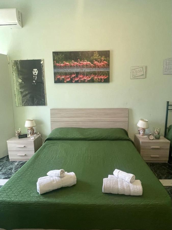 Maya'S Apartment Close To Ballaro Market And Central Station Palermo Kültér fotó