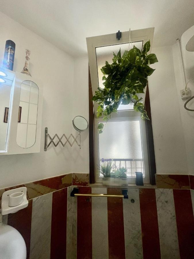 Maya'S Apartment Close To Ballaro Market And Central Station Palermo Kültér fotó