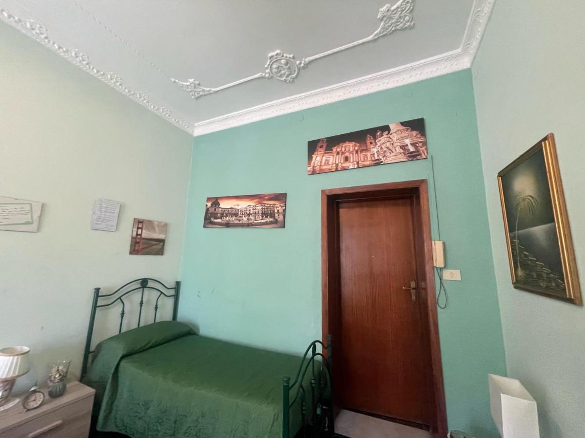Maya'S Apartment Close To Ballaro Market And Central Station Palermo Kültér fotó