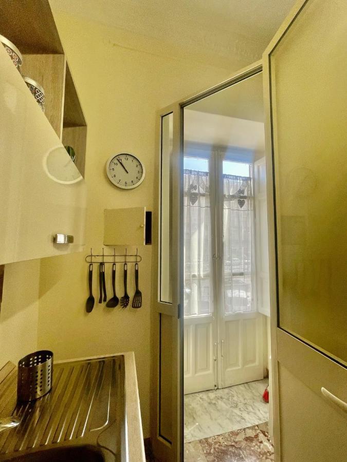 Maya'S Apartment Close To Ballaro Market And Central Station Palermo Kültér fotó