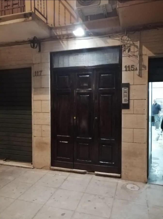 Maya'S Apartment Close To Ballaro Market And Central Station Palermo Kültér fotó