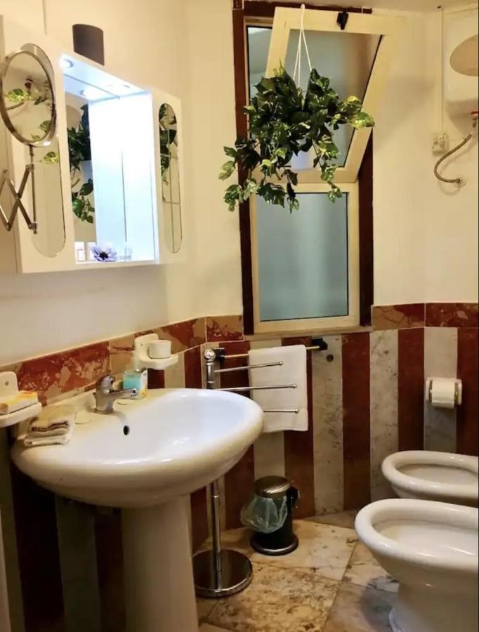 Maya'S Apartment Close To Ballaro Market And Central Station Palermo Kültér fotó
